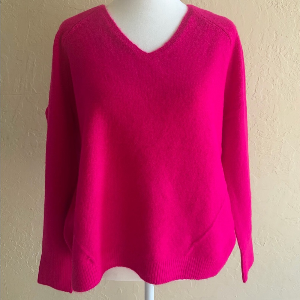 Halogen V-Neck Sweater in Vibrant Pink